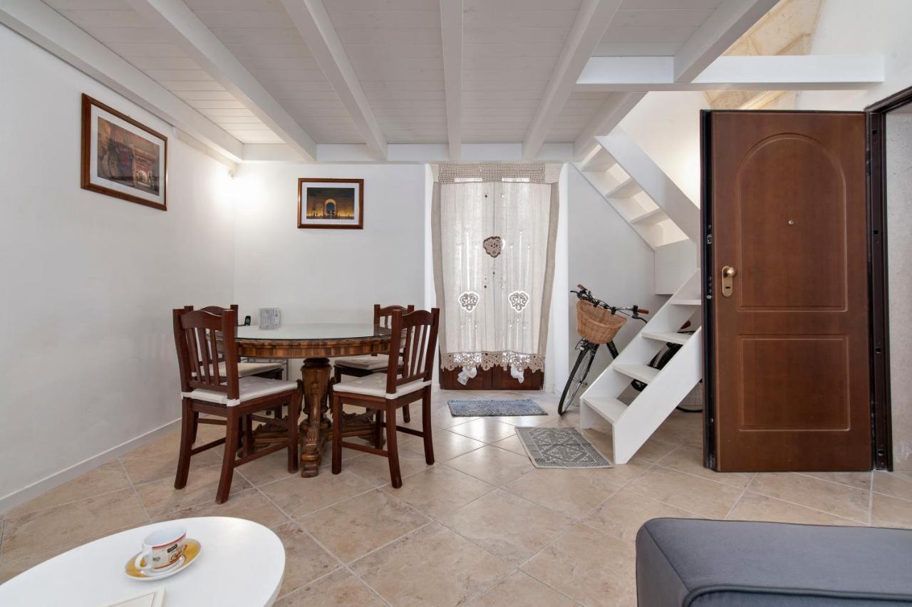 Mesagnesi 6 - Loft Centro Storico Sit Apartamento Lecce Exterior foto